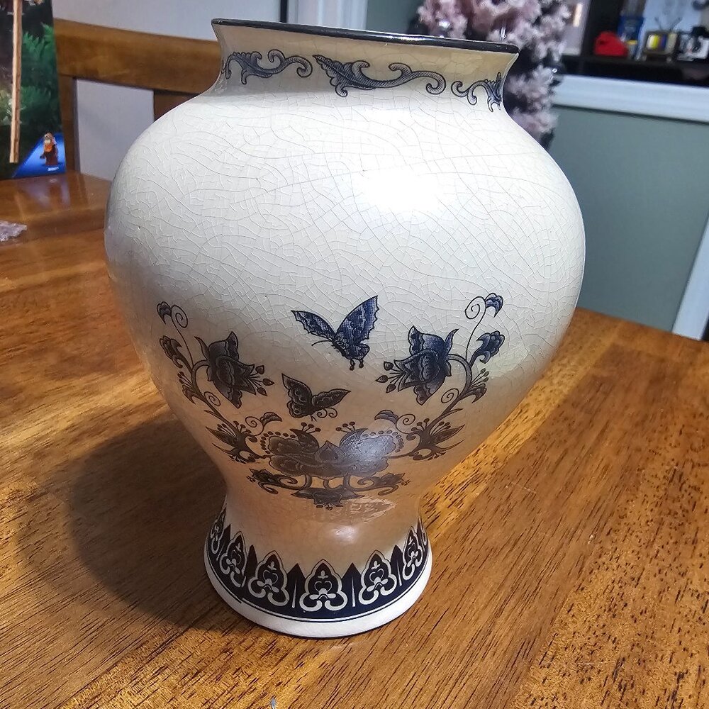 K's Collection Ceramic Vase - Picture 6 of 6